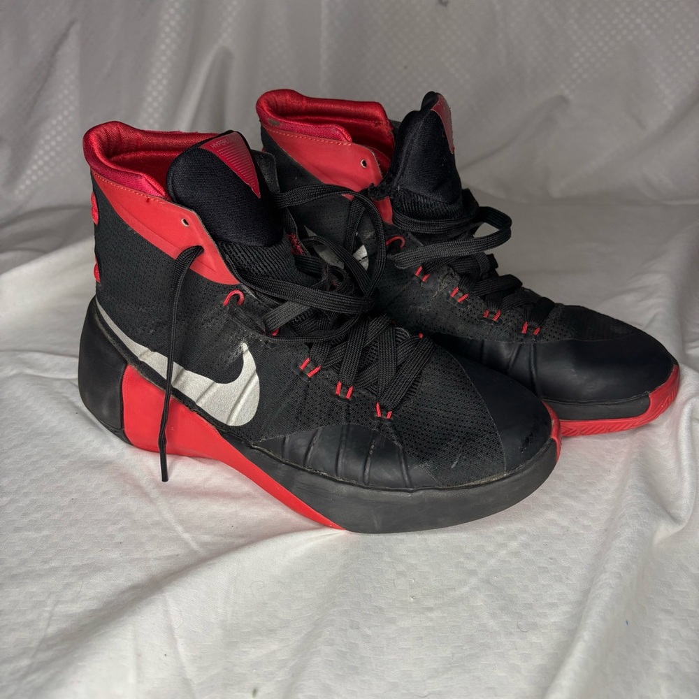 Nike Men's Black and Red Athletic Shoes